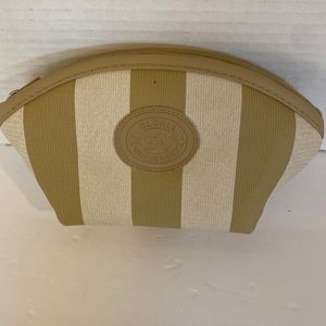 NWOT. Gloria Vanderbelt cosmetic pouch.